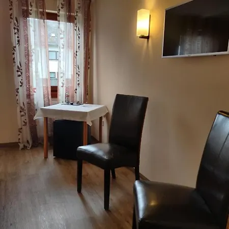 Alt Reinsport Hotel *